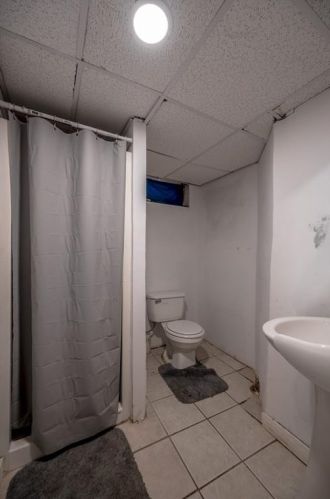 97 Seamans St, Providence RI 02908-1321 exterior