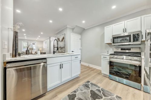 5334 Kincaid St, Pittsburgh PA  15224-1241 exterior