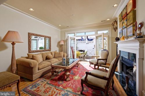 120 Queen St, Alexandria VA 22314-2610 exterior