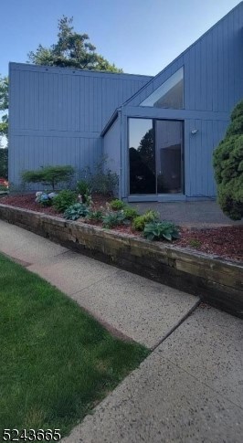 684 Irvington Ave, Maplewood NJ 07040-1623 exterior