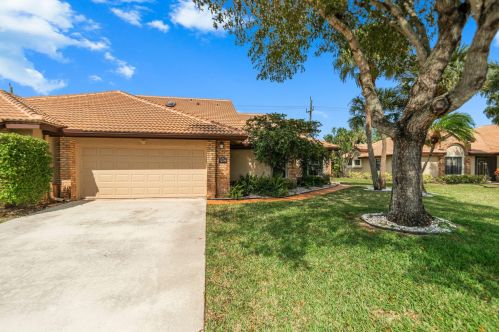 7279 Le Chalet Blvd, Boynton Beach FL 33472-5035 exterior