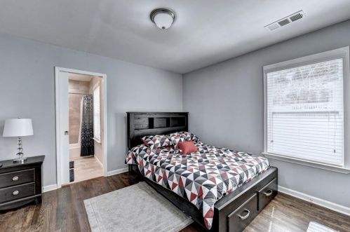 1585 Kenmore St, Atlanta GA 30311-2721 exterior