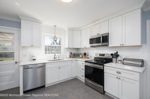 134 Little Silver Point Rd, Little Silver, NJ 07739-1533