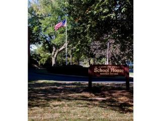 215 Kings Hwy, West Springfield MA  01089-2576 exterior