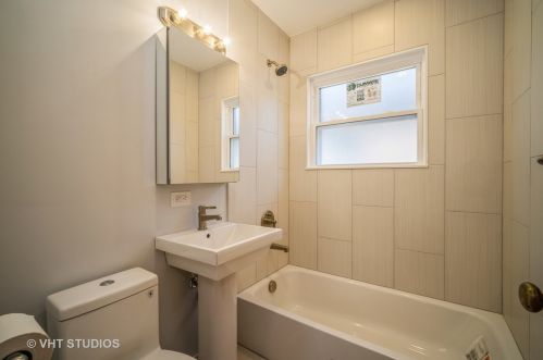 5301 Meade Ave, Chicago, IL 60638-2611