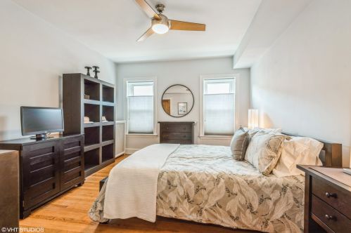 6436 Damen Ave, Chicago IL 60645-5631 exterior