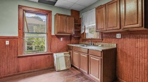 166 Adelaide Ave, Providence RI 02907-1833 exterior