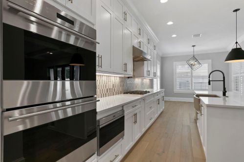 3302 Lawn Ave, Tampa FL  33611-1931 exterior