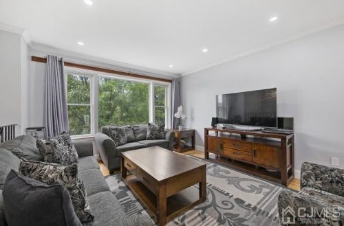 89 Normandy Dr, Piscataway, NJ 08854-3658