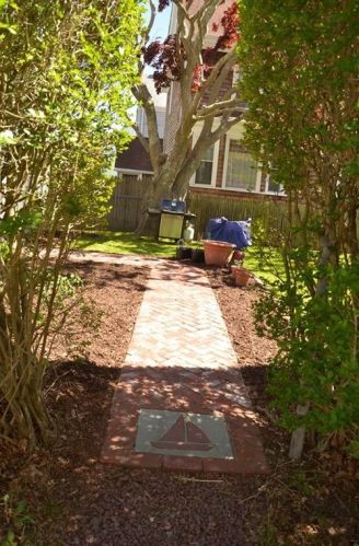 90 Gibbs Ave, Middletown RI 02840-2239 exterior