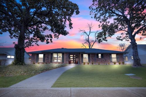 3225 Chapel Downs Dr, Dallas, TX 75229-5836