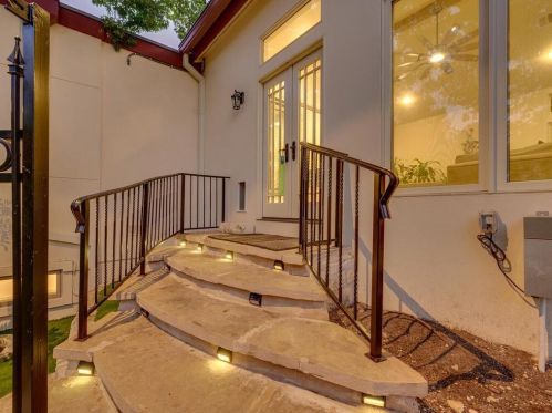 3909 Edwards Mtn Dr, Austin TX 78731-3845 exterior