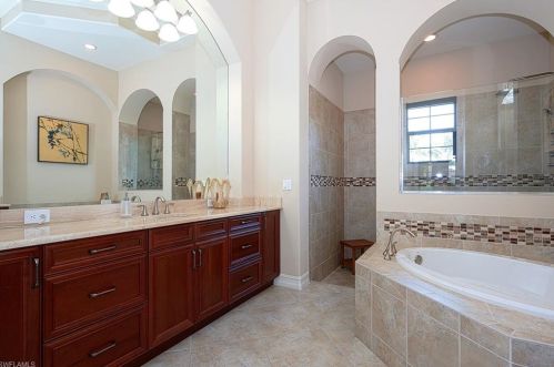 6524 Costa Cir, Naples FL 34113-1710 exterior