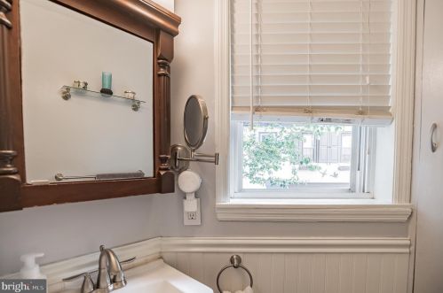 560 Judson St, Philadelphia PA 19121-2028 exterior