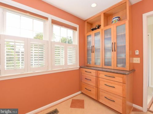 1302 Commonwealth Ave, Alexandria VA 22301-2021 exterior