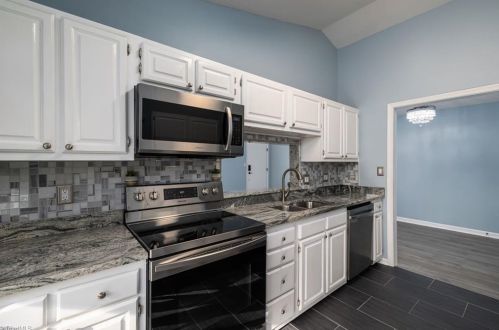 2957 Oaktop Cir, Greensboro NC 27410-8409 exterior