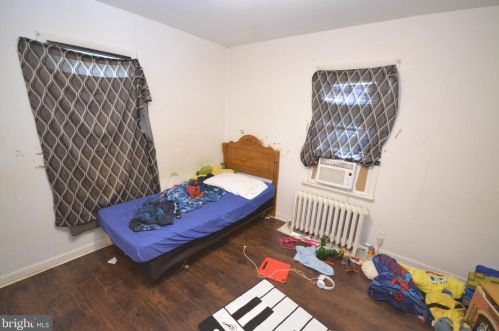 225 Holly Ave, Pitman NJ  08071-1256 exterior