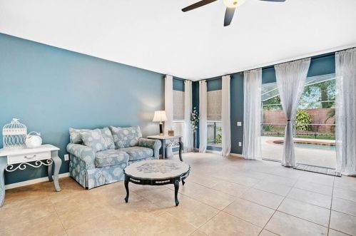 337 Hanging Moss Cir, Lake Mary FL 32746-6250 exterior