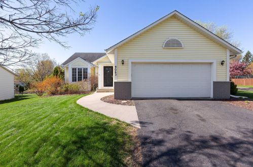 9063 Glacier Rd, Saint Paul, MN 55125-3467