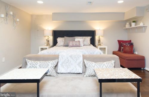 1133 Morse St, Washington, DC 20002-3805