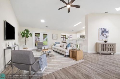 314 Thornhill Dr, Fort Pierce FL  34983-3701 exterior