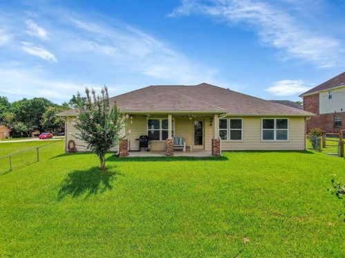 327 Cpe Conroe Dr, Montgomery TX 77356-5718 exterior