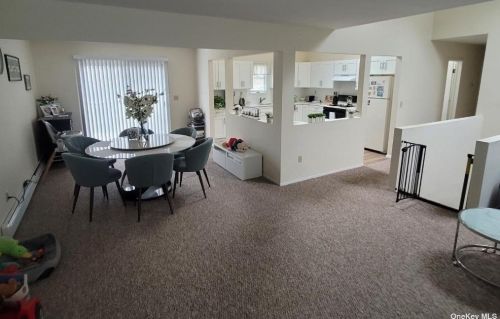 11 Claire Ct, Babylon NY  11704-7310 exterior