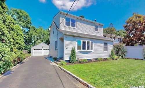 47 22 St, Huntington Station NY 11746-3240 exterior