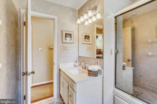 8 David Ct, Silver Spring MD exterior