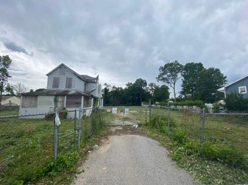 69 11 St, Huntington Station NY 11746-1728 exterior