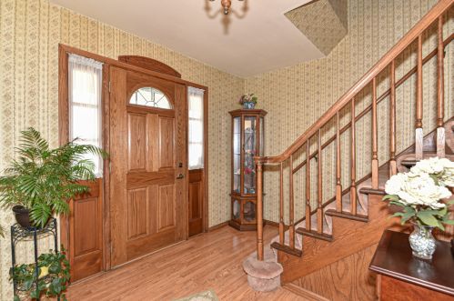 4927 40th St, Milwaukee, WI 53221-2501