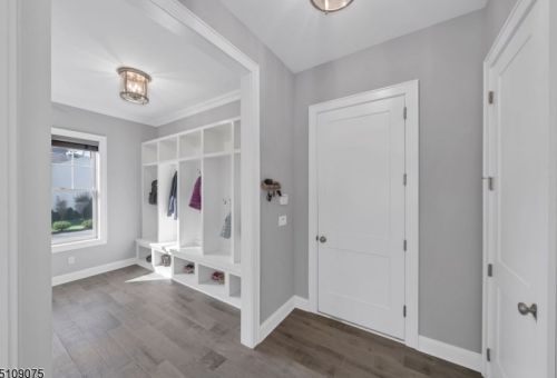 70 Cathedral Ave, Florham Park NJ 07932-2521 exterior