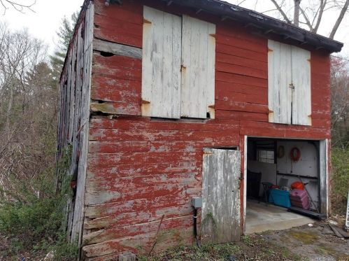 132 Ballouville Rd, Killingly CT 06241-1201 exterior