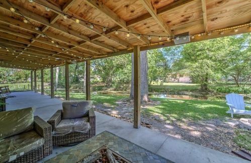 8919 Arrawana Ave, Tampa FL 33614-1810 exterior