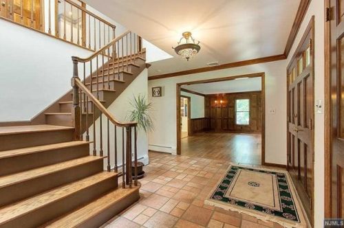 36 Saddle River Rd, Upper Saddle River NJ  07458-3205 exterior