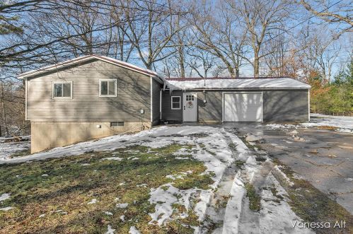 5870 Montcalm Ave, Belding, MI 48809-9729