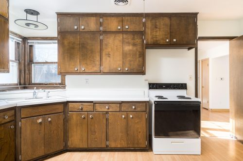 443 Ellsworth Ln, Milwaukee WI 53217-1831 exterior