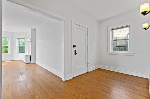 2219 Rosemont Ave, Chicago IL 60659-2195 exterior