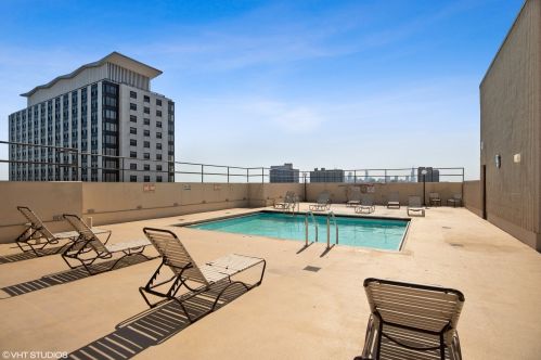 3150 Sheridan Rd, Chicago IL  60657-4811 exterior