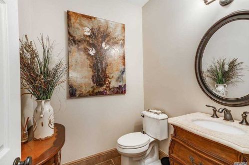 90 Hamlet Dr, Commack NY 11725-4438 exterior