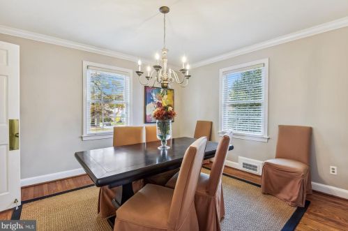 1612 Oakcrest Dr, Alexandria VA 22302-2337 exterior