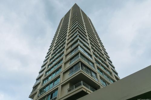 2421 Tusitala St, Honolulu HI 96815-3151 exterior