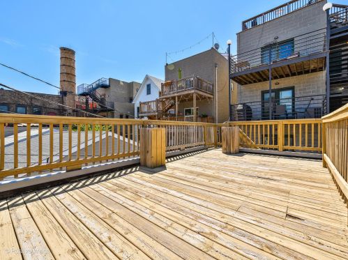 3221 Clifton Ave, Chicago IL 60657-3300 exterior