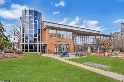 5 Roosevelt Pl, Montclair NJ  07042-6307 exterior