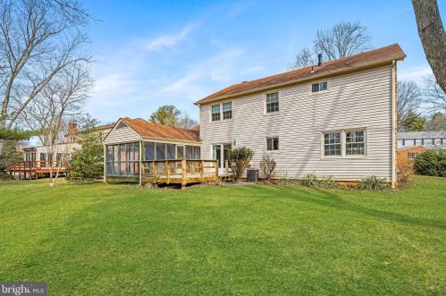 9924 Bedfordshire Ct, Rockville MD 20854-2015 exterior