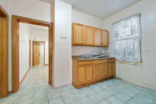 824 California, Chicago IL 60645-5208 exterior