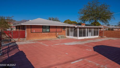 5002 1 St, Tucson AZ 85711-1507 exterior