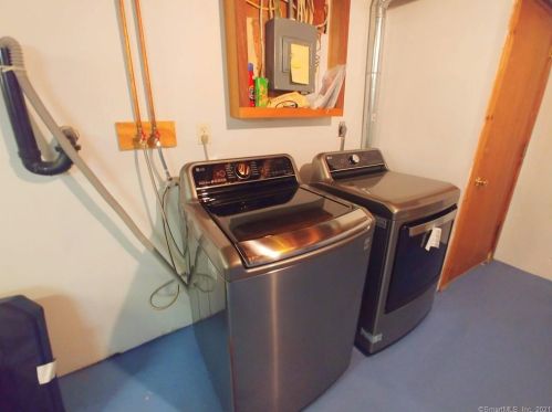 18 High Path Rd, Windsor CT  06095-4101 exterior