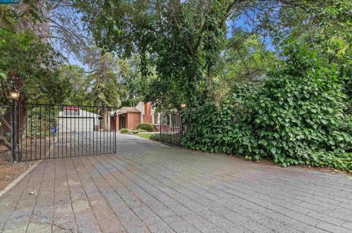 1569 Matheson Rd, Concord CA 94521-2132 exterior