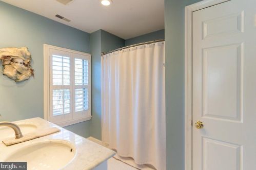 411 Fairfax St, Alexandria VA 22314-3809 exterior